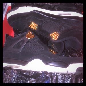 Jordan 4s